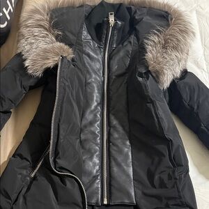 NICOLE BENISTI Elegant Black Puffer Jacket with Fur Trim